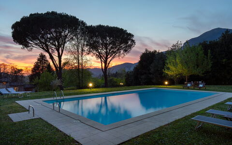 Villa delle Silerchie 10: Svømmepøl, Udvej, Thermae, Fritid, Eco Hotel, Bjergkæde, Lawn, Udendørs Møbler, Skygge, Landscaping