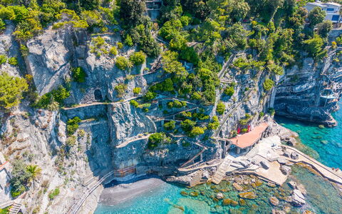 La Scogliera di Sori 5+1: Kyst, Coastal Og Oceaniske Landskabsformer, Hav, Rots, Terræn, Ocean, Turistattraktion, Kyst, Cove, Strand