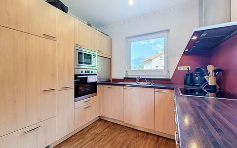 Ferienhaus Siegele: Gulvbelægning, Køkken Apparat, Indretning, Køkken, Countertop, Etage, Cabinetry, Større Bandage, Træ, Møbel