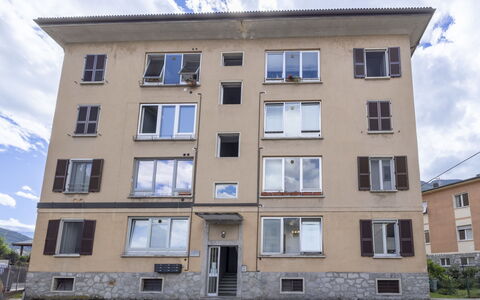 Genzianella Alpine Apartment: Gulvbelægning, Etage, Loft, Indretning, Countertop, Køkken, Cabinetry, Værelse, Større Bandage, Lysarmatur