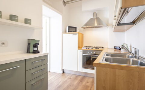 Genzianella Alpine Apartment: Gulvbelægning, Etage, Loft, Indretning, Countertop, Køkken, Cabinetry, Værelse, Større Bandage, Lysarmatur