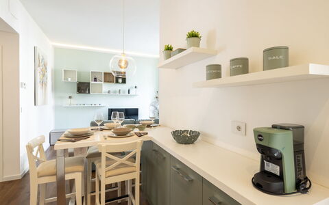 Genzianella Alpine Apartment: Gulvbelægning, Etage, Loft, Indretning, Countertop, Køkken, Cabinetry, Værelse, Større Bandage, Lysarmatur
