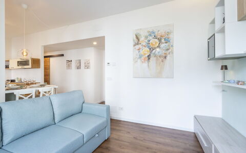 Genzianella Alpine Apartment: Gulvbelægning, Etage, Loft, Indretning, Countertop, Køkken, Cabinetry, Værelse, Større Bandage, Lysarmatur