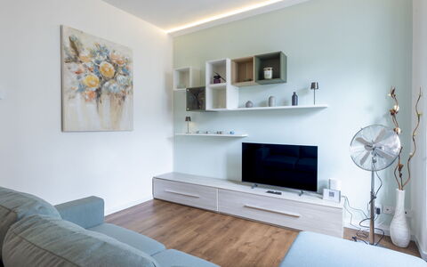 Genzianella Alpine Apartment: Gulvbelægning, Etage, Loft, Indretning, Countertop, Køkken, Cabinetry, Værelse, Større Bandage, Lysarmatur