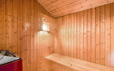 Liina - 3Km from the Sea: Træ, Gulvbelægning, Etage, Indretning, Sauna, Loft, Bejdse, Værelse, Hårdttræ, Naturmateriale