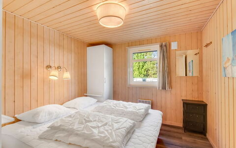 Liina - 3Km from the Sea: Træ, Indretning, Loft, Gulvbelægning, Soveværelse, Etage, Seng, Bejdse, Værelse, Hjem