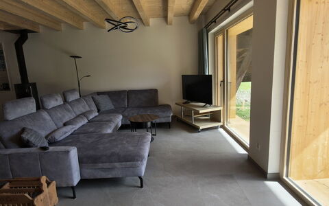 Ferienwohnung Schof: Træ, Gulvbelægning, Etage, Møbel, Couch, Stue, Loft, Hårdttræ, Stol