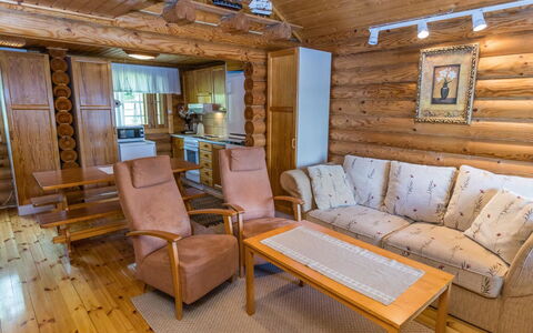 Niinimökki: Møbel, Træ, Indretning, Loft, Gulvbelægning, Etage, Værelse, Couch, Hjem, Stue