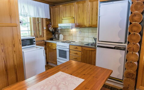 Niinimökki: Træ, Gulvbelægning, Indretning, Møbel, Etage, Køkken, Cabinetry, Countertop, Værelse, Bejdse