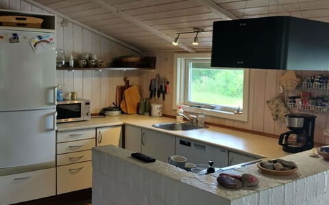 Meike - 750M from the Sea: Køkken, Køkken Apparat, Countertop, Træ, Gulvbelægning, Indretning, Større Bandage, Møbel, Cabinetry, Loft