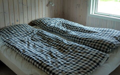 Meike - 750M from the Sea: Soveværelse, Møbel, Seng, Træ, Sengetøj, Sengetøj, Sengetøj, Etage, Gulvbelægning, Bed Frame