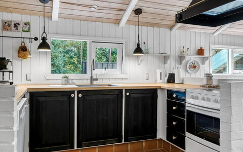 Florida - from the Sea: Køkken, Træ, Køkken Apparat, Countertop, Gulvbelægning, Cabinetry, Større Bandage, Komfur, Husholdningsapparat, Bejdse
