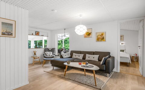 Eike - from the Sea: Møbel, Indretning, Gulvbelægning, Couch, Etage, Væg, Trægulve, Træ, Stue, Loft
