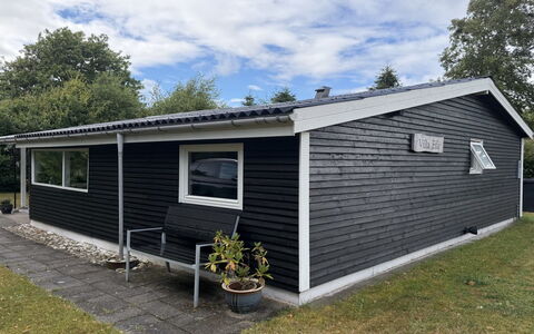 Eike - from the Sea: Træ, Sidespor, Tag, Hus, Sommerhus, Hjem, Skur, Garden Bygninger, Gård