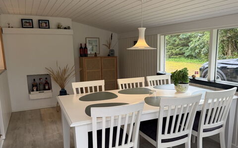 Eike - from the Sea: Møbel, Træ, Gulvbelægning, Indretning, Etage, Bord, Spisestue, Køkken & Spisebord, Stol, Loft