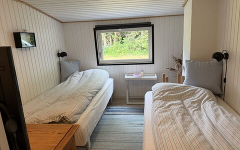 Eike - from the Sea: Træ, Etage, Gulvbelægning, Hårdttræ, Bejdse, Soveværelse, Seng, Planke, Bed Frame, Sengetøj