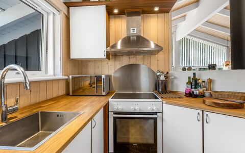 Naninja - 924M from the Sea: Køkken, Køkken Apparat, Countertop, Gulvbelægning, Større Bandage, Træ, Indretning, Loft, Sanitærarmatur, Cabinetry