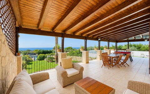 Villa Patrizia: Møbel, Etage, Gulvbelægning, Veranda, Udvej, Stol, Skygge, Eco Hotel, Udendørs Møbler, Altan
