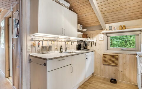 Pia - 685M from the Sea: Køkken, Træ, Countertop, Loft, Større Bandage, Indretning, Gulvbelægning, Hjem, Cabinetry, Køkken Apparat