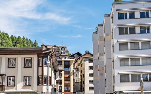 Chesa Zentrum 10B: Bygning, Daytime, Vindue, Lejlighed, City, Arkitektur, Byområde, Boligområde, Kvarter, Facade