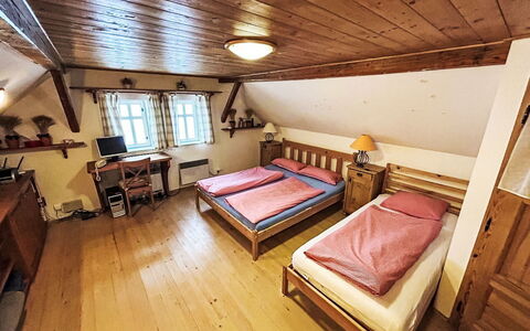 Wellness Retreat Labská: Træ, Hus, Møbel, Hjem, Dør, Soveværelse, Sommerhus, Hårdttræ, Værelse, Seng