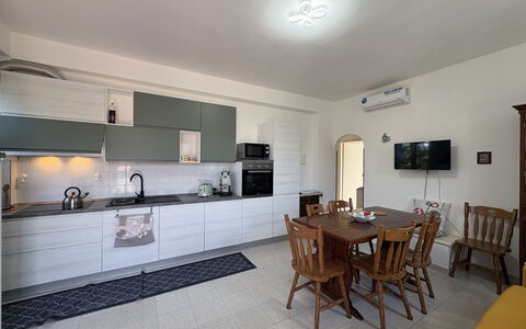 La Casa dei Melograni: Møbel, Køkken, Gulvbelægning, Indretning, Countertop, Etage, Køkken Apparat, Cabinetry, Træ, Større Bandage