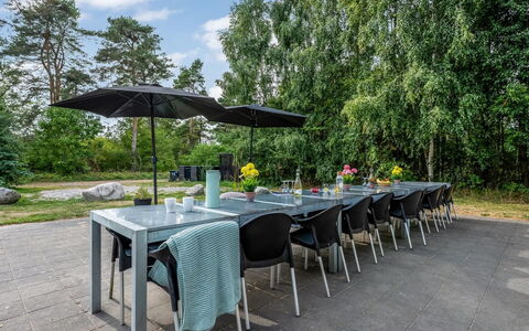 Carlina - from the Sea: Møbel, Stol, Udendørs Møbler, Bord, Udendørs Bord, Køkken & Spisebord, Skygge, Restaurant, Have, Gårdhave