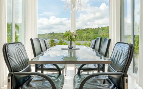 Am Seeufer: Møbel, Indretning, Bord, Stol, Gulvbelægning, Spisestue, Loft, Etage, Belysning, Værelse