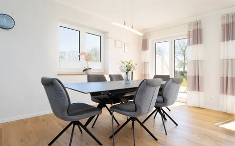 Reiterhof Rickert Glücksklee: Møbel, Gulvbelægning, Indretning, Etage, Stol, Bord, Trægulve, Køkken & Spisebord, Stue