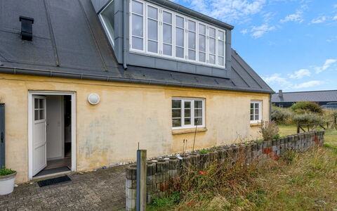 Hellevi - 500M to the Fjord: Tag, Hus, Hjem, Sommerhus, Sidespor, Skydevindue, Dagslys, Maling, Indkørsel