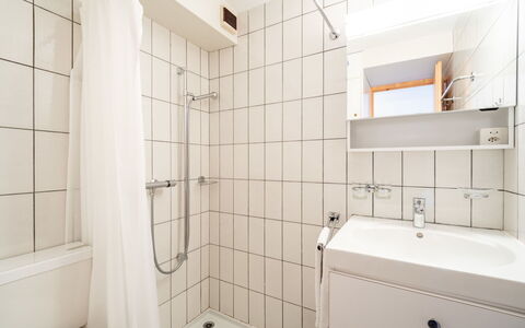 Casa Pleun: Indretning, Væg, Sanitærarmatur, Gulvbelægning, Etage, Badeværelse, Håndvask, Badeværelsesvask, Værelse, Tap
