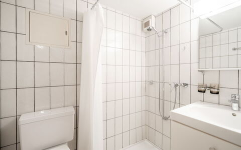 Casa Pleun: Gulvbelægning, Indretning, Etage, Sanitærarmatur, Loft, Værelse, Badeværelse, Lejlighed, Vvs, Håndvask