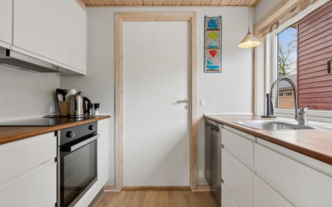 Sannie - 2.8Km from the Sea: Gulvbelægning, Træ, Indretning, Countertop, Etage, Køkken, Sanitærarmatur, Større Bandage, Trægulve, Loft