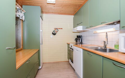 Lieksa 725: Træ, Indretning, Gulvbelægning, Køkken, Etage, Countertop, Cabinetry, Loft, Møbel, Bejdse