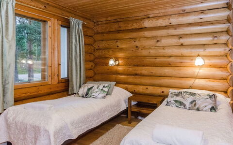 Kolin Kuningatar: Træ, Seng, Soveværelse, Indretning, Loft, Møbel, Etage, Gulvbelægning, Sengetøj, Bed Frame