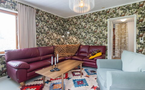 Alpola: Indretning, Møbel, Gulvbelægning, Væg, Etage, Træ, Loft, Couch, Stue, Værelse