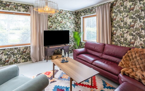 Alpola: Indretning, Gulvbelægning, Møbel, Etage, Loft, Værelse, Stue, Hjem, Couch