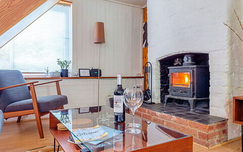 Hollybush Studio: Møbel, Gulvbelægning, Væg, Indretning, Etage, Træ, Stue, Hearth, Couch, Belysning