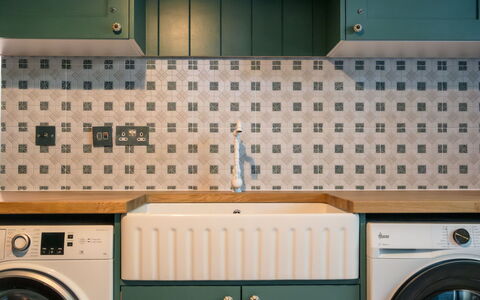 The Old Schoolhouse at Penrhos: Indretning, Køkken, Flise, Cabinetry, Countertop, Bejdse, Design, Keramisk, Større Bandage, Maling