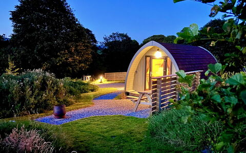 Whinfell Pod: Have, Sommerhus, Garden Bygninger, Skur, Gård, Landscaping, Stuehus, Backyard, Udendørs Struktur, Stueplante