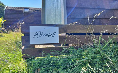 Whinfell Pod: Have, Lawn, Backyard, Landscaping, Gård, Planke, Sidespor