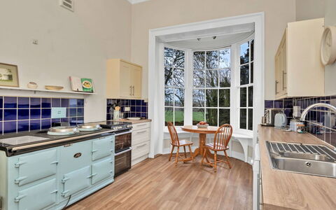 Clavering Hall: Indretning, Gulvbelægning, Køkken, Træ, Møbel, Etage, Countertop, Cabinetry, Køkken Apparat, Større Bandage