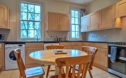South Lodge at Longford: Møbel, Cabinetry, Gulvbelægning, Countertop, Indretning, Køkken, Etage, Træ, Køkken Apparat, Større Bandage