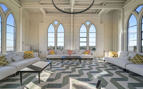 Arc Thorpeness: Gulvbelægning, Etage, Indretning, Loft, Flise, Dagslys, Stue, Lobby, Symmetry
