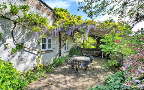 The Pottage: Blomst, Vegetationen, Busk, Plantesamfund, Have, Bunddække, Forår, Sommerhus, Backyard