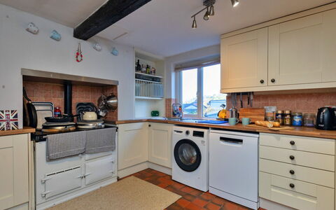 Ingersley Cottage: Køkken Apparat, Køkken, Større Bandage, Countertop, Gulvbelægning, Cabinetry, Komfur, Træ, Indretning, Husholdningsapparat