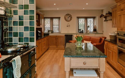 Greenacres: Møbel, Køkken, Countertop, Cabinetry, Indretning, Køkken Apparat, Gulvbelægning, Træ, Etage, Skuffe