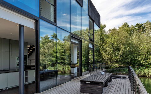 The Glass House at the Lakes by Yoo: Kompositmateriale, Glas, Skygge, Design, Afspejling, Dagslys, Altan, Eco Hotel