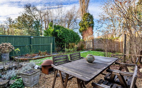 Meadowsweet Cottage: Møbel, Træ, Udendørs Møbler, Busk, Bord, Udendørs Bord, Have, Stol, Bunddække, Backyard