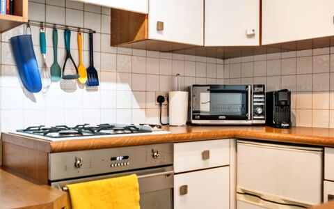 Bath 602: Køkken Apparat, Køkken, Countertop, Større Bandage, Cabinetry, Komfur, Indretning, Husholdningsapparat, Komfur, Gaskomfur